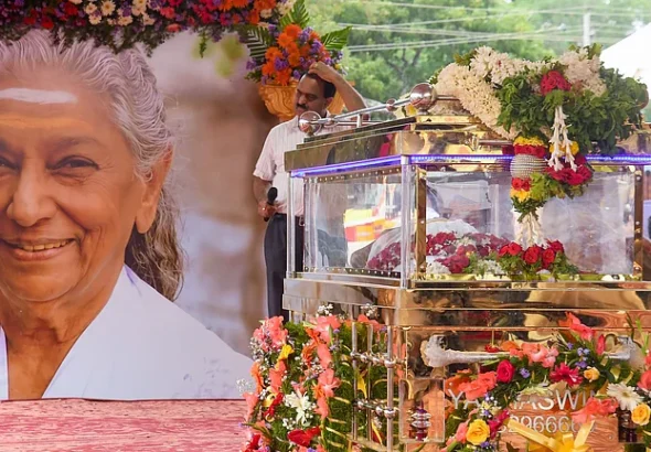 qaumiawaz_2026-07-12_ry2t03kt_janaki-amma-last-rites