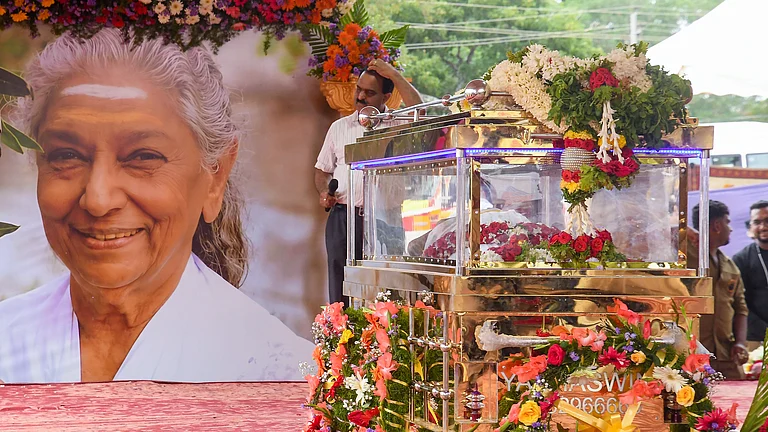 qaumiawaz_2026-07-12_ry2t03kt_janaki-amma-last-rites