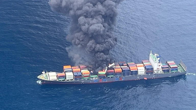 qaumiawaz_2025-06-09_ymmca27f_Cargo-Ship-Blast