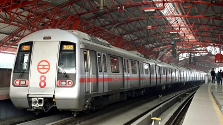 qaumiawaz_2026-02-23_pbe8bbmh_delhi metro